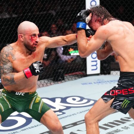 Александр Волкановски победил Диего Лопеса на UFC 314: Лучшие фотографии