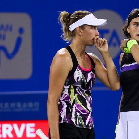 Sabalenka needs three sets, but beats Mertens for ninth straight time