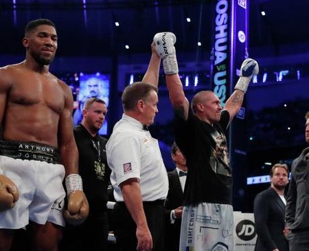 Энтони Джошуа рассматривает стратегического оппонента, чтобы помешать планам Усика