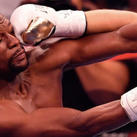 Флойд Мейвезер: Впечатляющий профессиональный дебют в 19 лет с нокаутом мощным ударом по корпусу