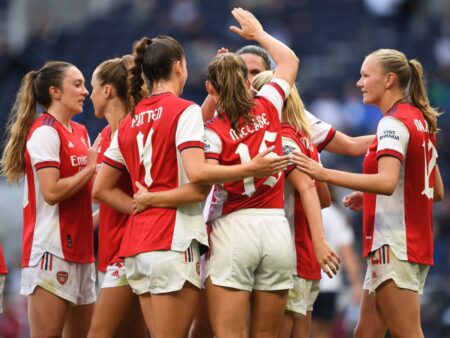 Женский «Арсенал» одержал важнейшую победу в Лиге чемпионов над «Бенфикой»: Оценки игроков и беспокойство по поводу травмы Фокс