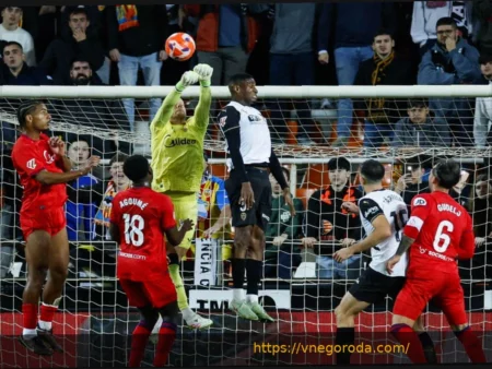 Валенсия одерживает победу в Севилье: Блестящий ассист пяткой и образцовая атака