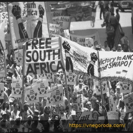 16 апреля 1977: Матч Кубка Дэвиса между США и ЮАР прерван протестующими против апартеида
