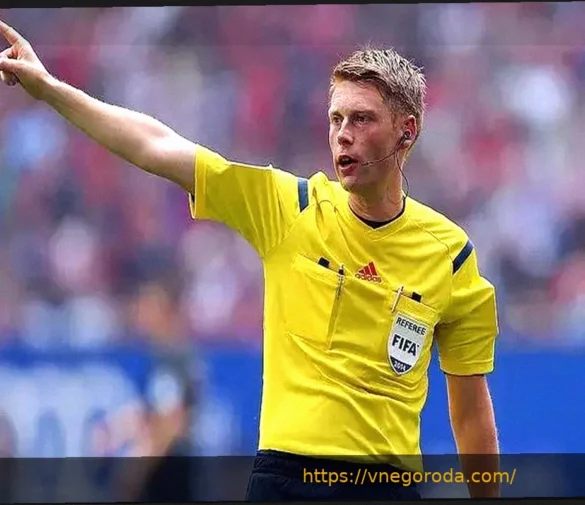 Барселона подала официальную жалобу в УЕФА на судейство, особое внимание — Кристиану Дингерт